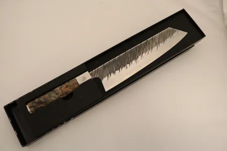 Kokkekniv, Satake Ame Kiritsuke 23cm, artikkelnummer SAME23, noe slitasje, med boks/ytteremballasje Vekt: 0 g Kontakt Lånekontoret for frakt