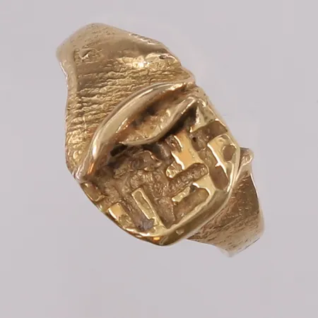 Ring, ø18,8mm, bredde 2,1- 11,6mm, 14K Vekt: 4,2 g Kontakt Lånekontoret for frakt