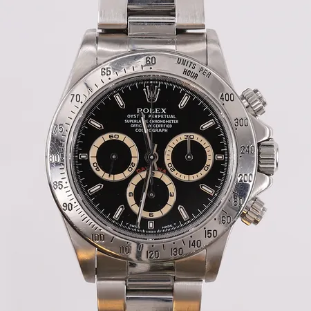 Rolex Daytona Cosmograph (Oyster), stål, automatisk, ref. 16520, snr. U345622, urverk 142865, cal. 4030, boettnr. 16500, ø40mm, safirglass, sort urskive, med boks, ett ekstra/løst lenkeledd og garantikort (kjøpt Urmaker Askeland 16.03.1998) Kontakt Lånekontoret for frakt