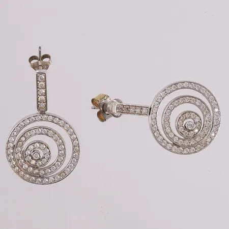 Ett par øredobber med blanke stener, 32x20mm, hvitt gull, (totalt 3 stoppere; én sølv, én gull og én "uekte"), 14K Vekt: 7,7 g Kontakt Lånekontoret for frakt