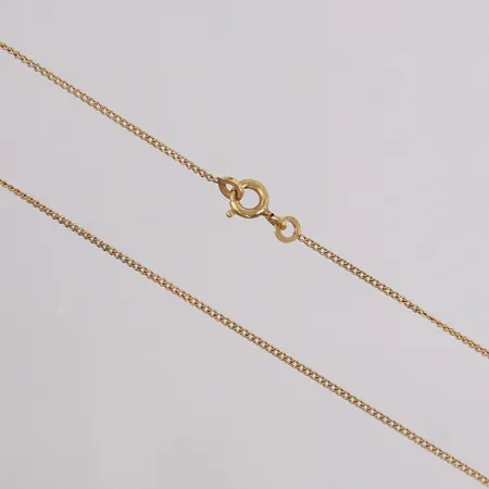 Kjede gull-forgylt (IKKE ekte gull, merket "plaque or gal garanti 20g"), lengde 37,5cm, bredde 1,1mm, noe ujevnt mønster Kontakt Lånekontoret for frakt