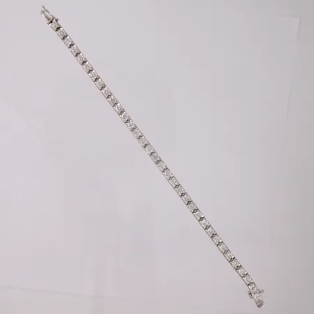 Tennisarmbånd med diamanter (34 x ca 0,23ct, lengde 19cm, bredde 4,5mm, hvitt gull, 18K Vekt: 18,4 g Kontakt Lånekontoret for frakt