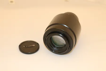 Objektiv Canon Macro lens EF Ultrasonic, 100mm 1:2.8 USM ø58mm, objektivlokk og baklokk medfølger, med linsehette (Canon ET-67), ingen bag/veske, ikke funksjonstestet Kontakt Lånekontoret for frakt