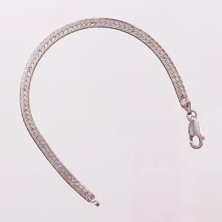 Armbånd, lengde 18cm, bredde 4mm, 925S Vekt: 5,6 g Kontakt Lånekontoret for frakt