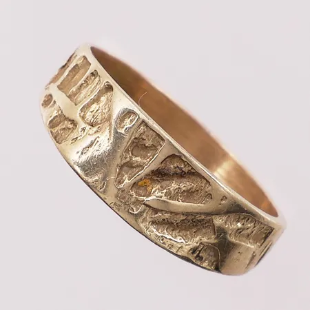 Ring, ø 15mm, bredde 2,5 - 5,8mm, 14K Vekt: 1,9 g Kontakt Lånekontoret for frakt