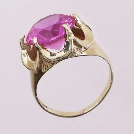 Ring med rosa sten, ø 17,5mm, bredde 2,3 - 14,8mm, sten sitter løst, 14K Vekt: 5,8 g Kontakt Lånekontoret for frakt