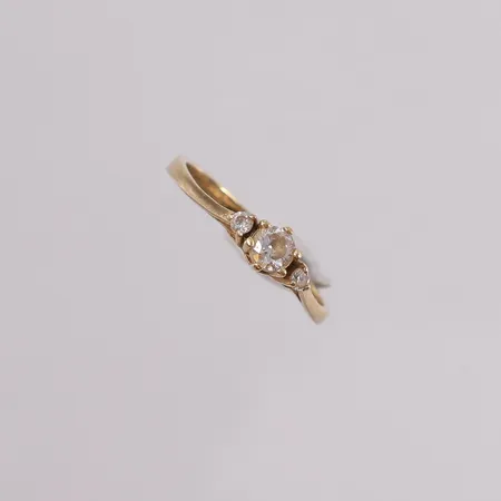 Ring med blanke stener, ø16,5mm, 14K.  Vekt: 1,4 g Kontakt Lånekontoret for frakt
