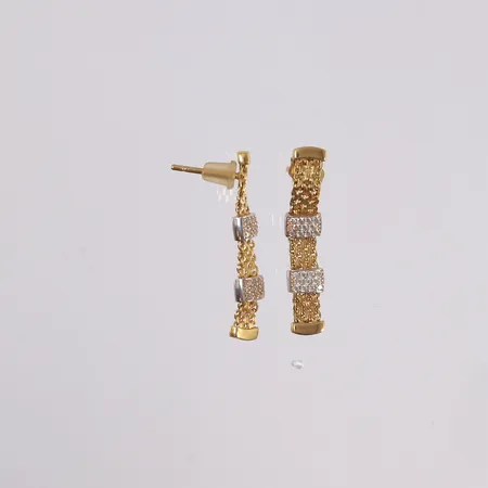 Ett par øredobber med hvite glass steiner, høyde ca 30mm, bredde ca 6mm, en stopp i plast, 18K.  Vekt: 4,3 g Kontakt Lånekontoret for frakt