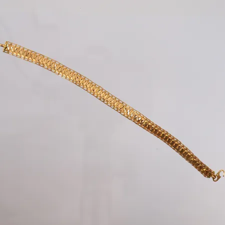 Armbånd, lengde ca 19cm, bredde 8mm, skjev lenke/skadet, 22K.  Vekt: 7,9 g Kontakt Lånekontoret for frakt
