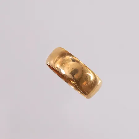 Ring, ø18mm, bredde 8mm, 14K.  Vekt: 6,1 g Kontakt Lånekontoret for frakt