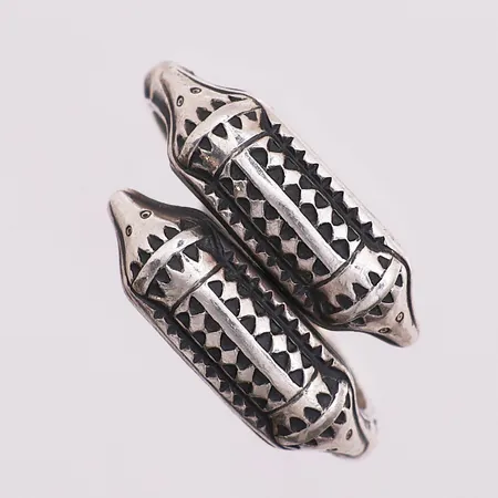 Ring, ø 17,9mm, bredde 2,8mm, 925/1000 Vekt: 5,9 g Kontakt Lånekontoret for frakt