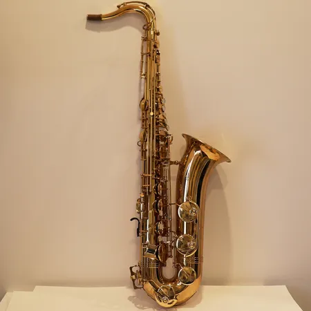 Saksofon Jupiter JTS-787 tenor, serienr 009468, munnstykke Selmer Soloist C med metall ligatur, 2 stk hals, hardkasse, ingen fliser. Vekt: 0 g Kontakt Lånekontoret for frakt
