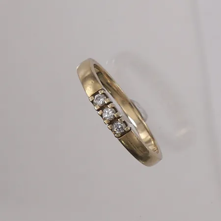 Ring med diamanter (3 x ca. 0,05ct), ø19,6mm, bredde 2-3mm, 14K Vekt: 3,1 g Kontakt Lånekontoret for frakt