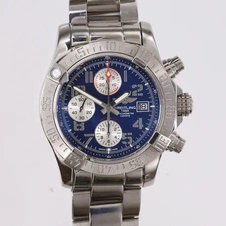 Breitling Avenger II, ref. A13381, snr: 2736040, ø43mm, stål, automatisk, kronograf, blå urskive, dato, sekundviser, med boks, kronometer-attest og garantikort (ikke utfylt) og 2 ekstra/løse lenkeledd Kontakt Lånekontoret for frakt
