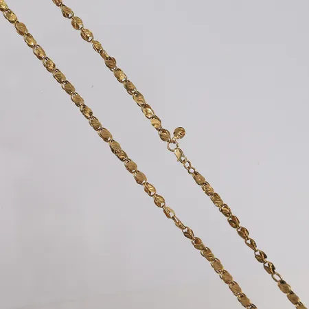 Halskjede, lengde 59cm, bredde 2,4- 4mm, noe defekt/ujevnt mønster, 21K Vekt: 9,7 g Kontakt Lånekontoret for frakt