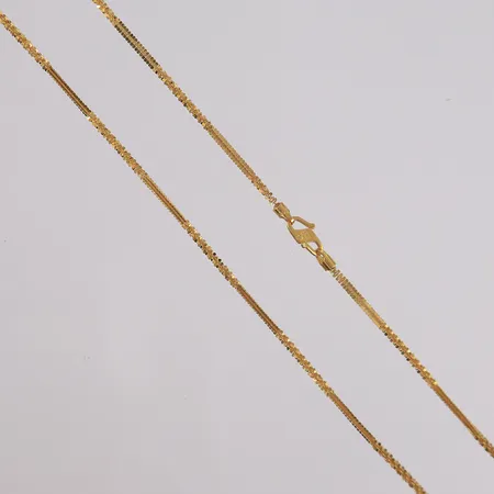 Kjede, lengde 47cm, bredde 1,3mm, 22K Vekt: 5,4 g Kontakt Lånekontoret for frakt