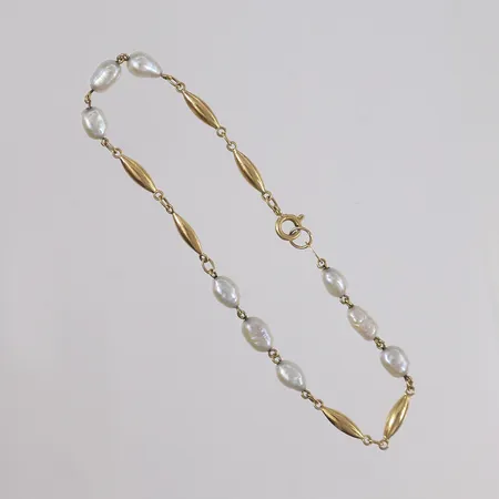 Armbånd med 9 ovale perler, lengde 19cm, bredde 1,5- 4,8mm, 18K Vekt: 3,2 g Kontakt Lånekontoret for frakt