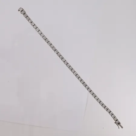 Tennisarmbånd med diamanter (42 x ca. 0,15ct), lengde 18cm, bredde 4,1mm, hvitt gull, 14K Vekt: 16,6 g Kontakt Lånekontoret for frakt