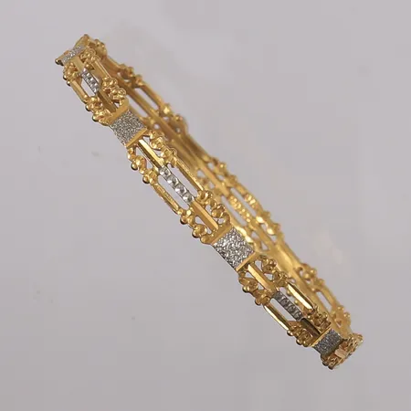 Armring, to-farget, ø62mm, bredde 4- 6mm, 22K Vekt: 16,2 g Kontakt Lånekontoret for frakt