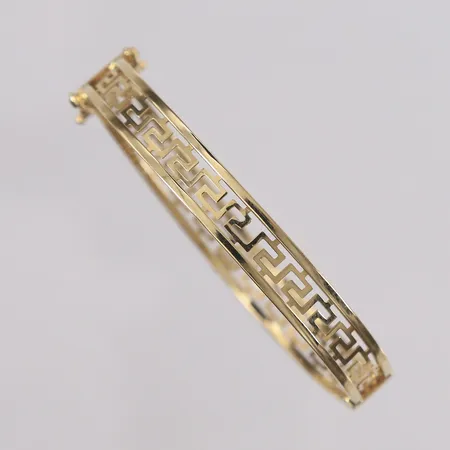 Armring oval, 57x50mm, bredde 7,8mm, ikke ekte merkevare, 18K Vekt: 10,6 g Kontakt Lånekontoret for frakt