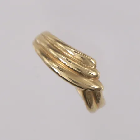 Ring, ø15mm, bredde 2,7- 6,3mm, 14K Vekt: 2 g Kontakt Lånekontoret for frakt