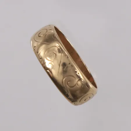 Ring, ø17,6mm, bredde 7mm, gravert, 14K Vekt: 6,5 g Kontakt Lånekontoret for frakt