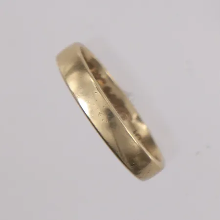 Ring, ø19,8mm, bredde 3,9mm, gravert, 14K Vekt: 4,4 g Kontakt Lånekontoret for frakt