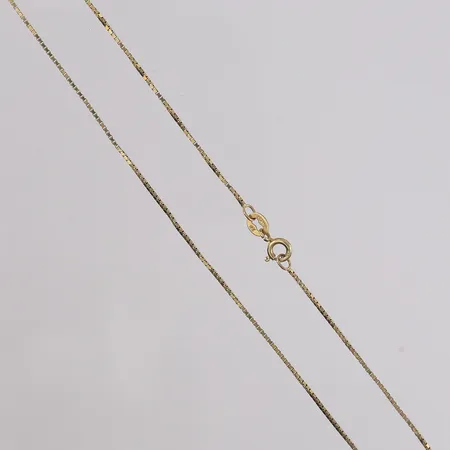 Kjede Veneziansk, lengde 36,5cm, bredde 1mm, små ujevnheter på mønster, 14K Vekt: 2 g Kontakt Lånekontoret for frakt
