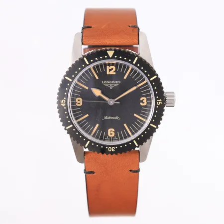 Longines Skin Diver (Black 4 arab 8 Index), ref. L2.822.4.56.2, snr: 49937969, ø42mm, stål, brun rem av okseskinn, automatisk, safirglass, med kvittering og garantikort Thune 23.02.2022, med boks, papirer og yttereske, fin tilstand Kontakt Lånekontoret for frakt