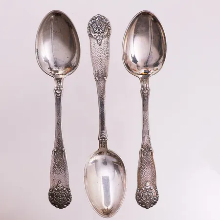 3 skjeer, Hardanger, lengde 20cm, 830S Vekt: 147 g Kontakt Lånekontoret for frakt
