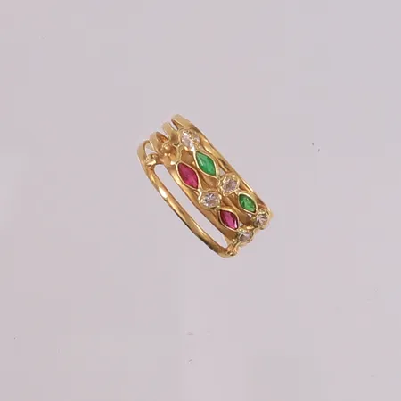 Ring med fiolette safirer, samt grønne og hvite/blanke stener, ø16,7mm, bredde 4,3- 9,1mm, én blank sten mangler, 18K, bruttovekt 2,5g Vekt: 0 g Kontakt Lånekontoret for frakt