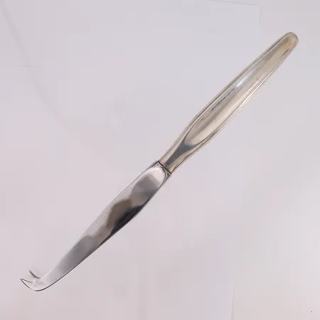 Ostekniv Aase, lengde 22,4cm, 830S Vekt: 74,7 g Kontakt Lånekontoret for frakt