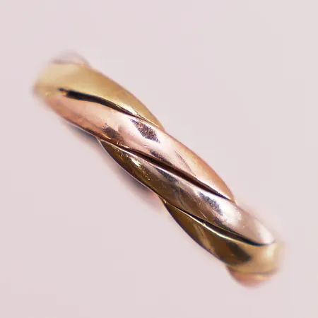 Ring, tre-farget, ø 17mm, bredde 3,8mm, 14K Vekt: 2,6 g Kontakt Lånekontoret for frakt