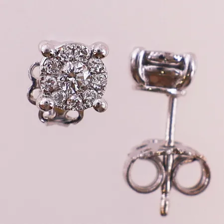 Ett par øredobber fra DonnaOro med diamanter, 2 x ca 0,10ct, 18 x ca 0.01ct, lengde 15,2mm, bredde 6mm, 18K Vekt: 2,7 g Kontakt Lånekontoret for frakt