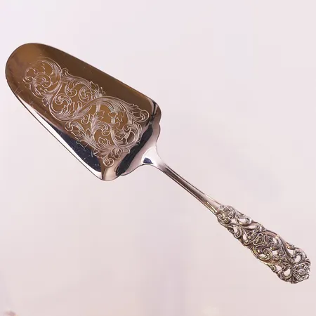Kakespade, mønsteret Valdres, lengde 20cm, 830S Vekt: 49,2 g Kontakt Lånekontoret for frakt