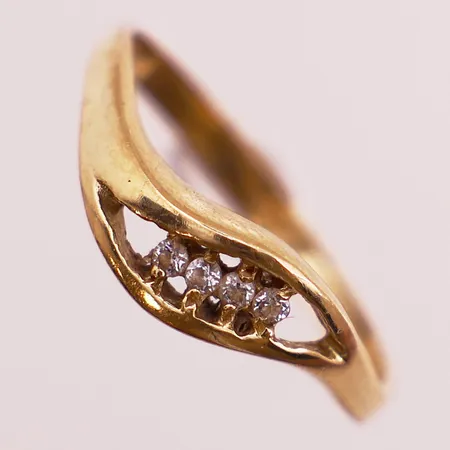 Ring med blanke stener, ø 18mm, bredde 2 - 5,2mm, 18K Vekt: 2,3 g Kontakt Lånekontoret for frakt