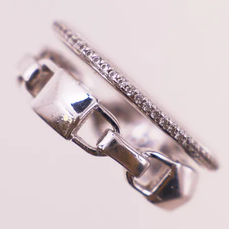 Ring med blanke stener, ø18,1mm, bredde 8,9mm, 925S Vekt: 5,8 g Kontakt Lånekontoret for frakt