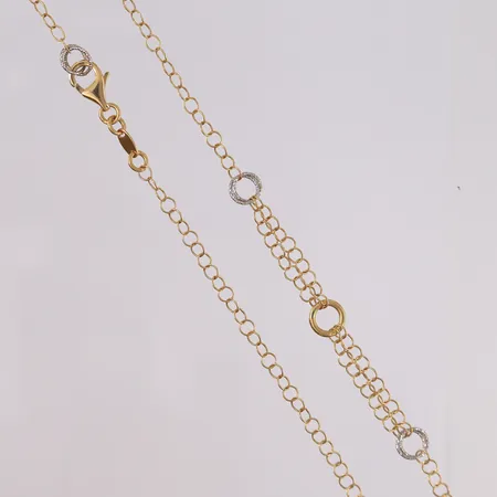Kjede, to-farget, lengde 47 cm, bredde 3,8 mm, 18K. Vekt: 6,3 g Kontakt Lånekontoret for frakt