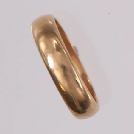 Ring, ø18,9mm, bredde 5,1mm, gravert, 14K Vekt: 6,1 g Kontakt Lånekontoret for frakt