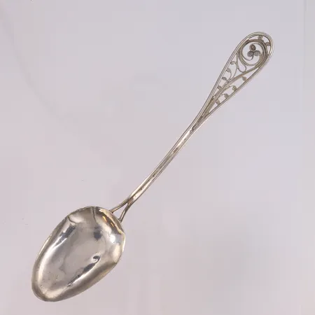 1 spiseskje, lengde 18,4cm, 830S Vekt: 19,6 g Kontakt Lånekontoret for frakt