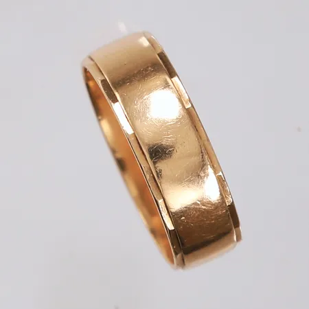 Ring, ø20,3mm, bredde 7,1mm, gravert, 14K Vekt: 7,5 g Kontakt Lånekontoret for frakt