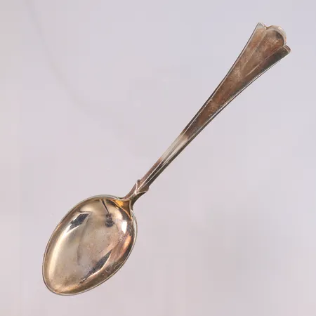 1 spiseskje Lilje, lengde 18,8cm, 830S Vekt: 35 g Kontakt Lånekontoret for frakt