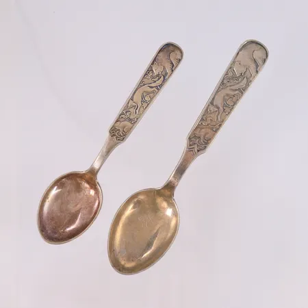 2 barneskjeer, D-A, lengde 15,1cm og 13,1cm, 830S Vekt: 55,1 g Kontakt Lånekontoret for frakt