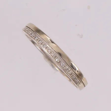 Ring med briljantslipte diamanter (14 x ca. 0,005ct), ø17,7mm, bredde 1,4- 3mm, hvitt gull, 14K Vekt: 1,4 g Kontakt Lånekontoret for frakt