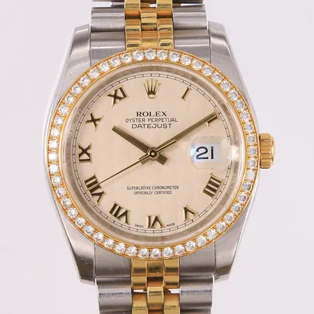 Rolex Datejust (Oyster), stål/gull (18K), ø36mm, ref. 116243, snr: G310397, urverk 33543185, cal. 3135, boett 2080, med diamantbezel, kronelås på lenke, hvit urskive med mønster, med boks, sertifikat og papirer (kjøpt Urmaker Bjerke 07.12.2011) Kontakt Lånekontoret for frakt