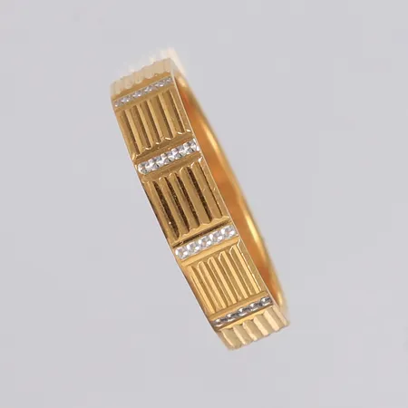 Ring, to-farget, ø19,7mm, bredde 5mm, 22K Vekt: 6,2 g Kontakt Lånekontoret for frakt