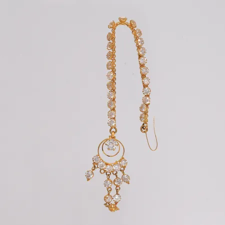 Anheng med blanke stener, lengde 15cm, bredde 4-16mm, 22K Vekt: 8,2 g Kontakt Lånekontoret for frakt