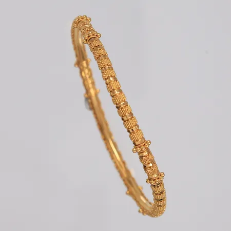 Armring, ø55mm, bredde 3,5mm, 22K Vekt: 9,8 g Kontakt Lånekontoret for frakt