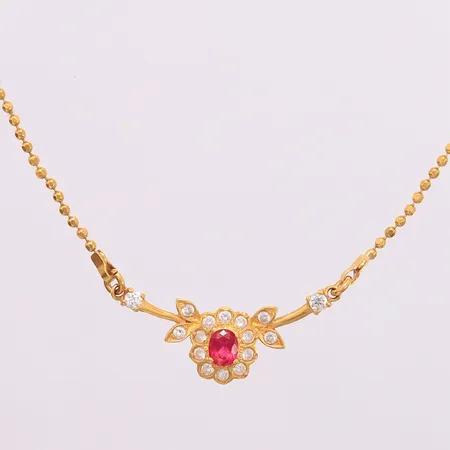 Halskjede med fiolett safir og hvite stener, lengde 21cm, bredde 1mm, defekt lås, 21K Vekt: 6,6 g Kontakt Lånekontoret for frakt