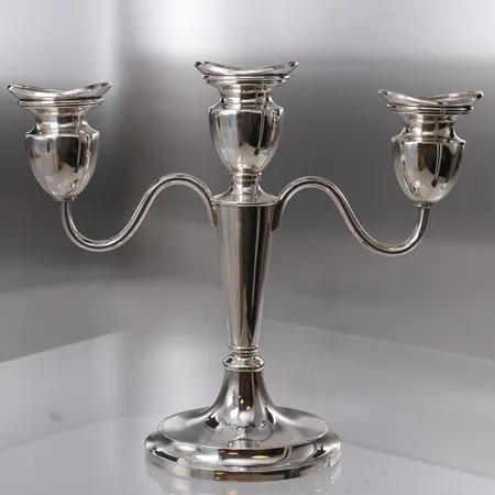 3-armet lysestake, SVT Sterling Denmark (Svend Toxværd), høyde 19cm, bunnen er fylt med gips, 925S, bruttovekt 404,7g Kontakt Lånekontoret for frakt